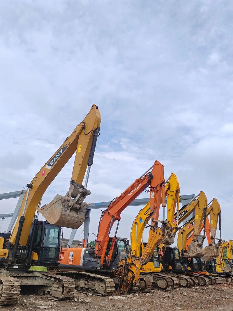 專業從事:工程機械 ,工程基礎維護,打樁機,挖掘機租賃,二手挖機